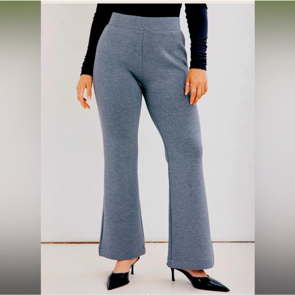 Lezé the label Chloe pant grey size small
Chloe pant grey.
